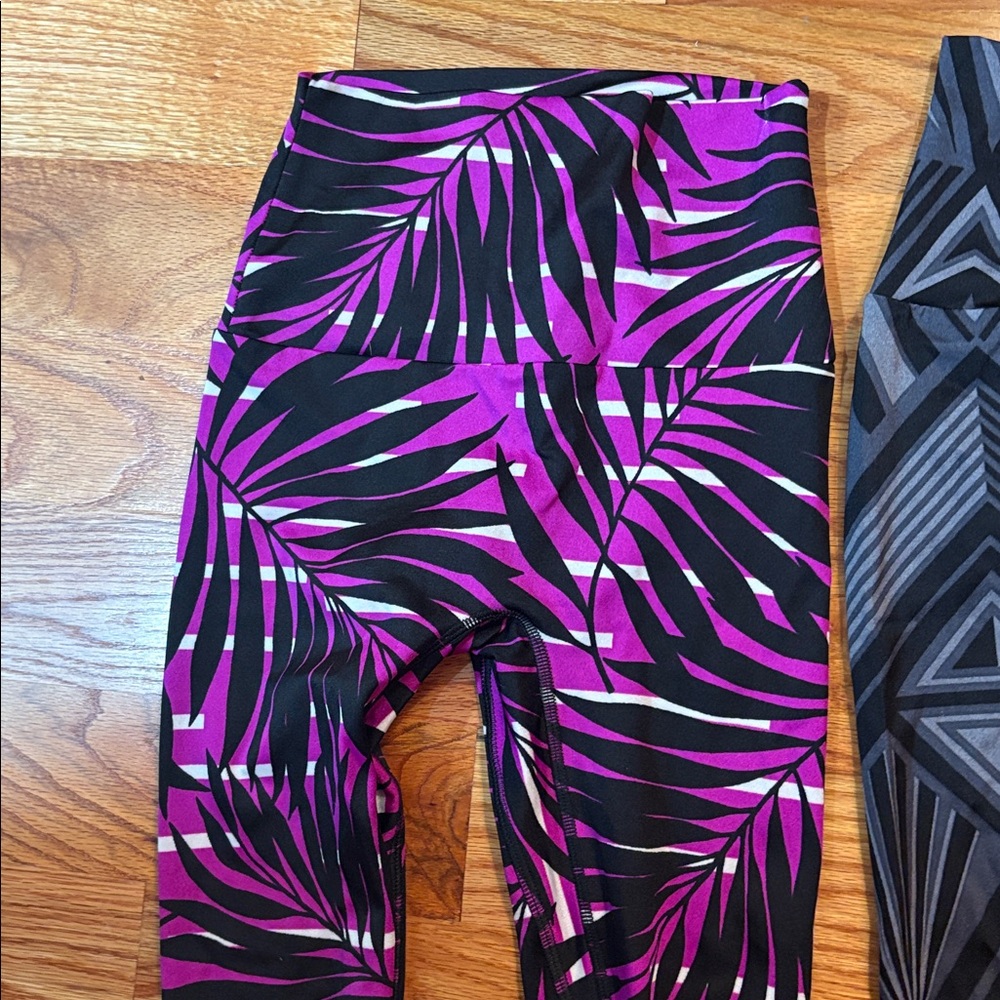 K-DEER Leggings - Black and Pink, Black and Gray Patterns - Picture 2 of 5